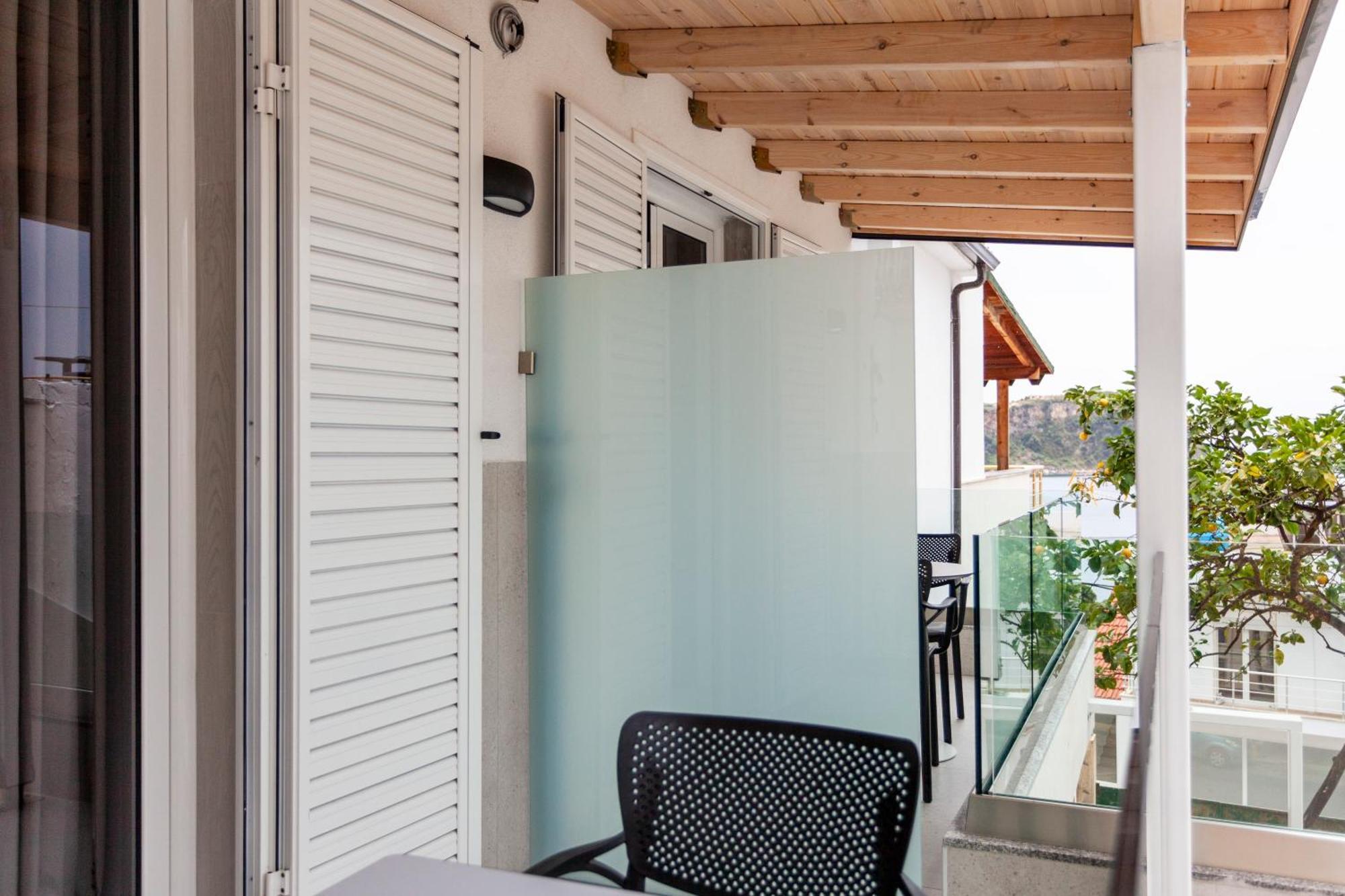 Ionio Rooms Himare Exterior foto
